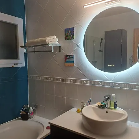 Appartement Peaceful 2 Bedroom In St Raphael